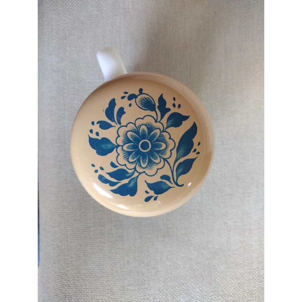 VINTAGE Avon Delft Blue Milk Glass Skin So Soft container jar w/lid 1972 Empty